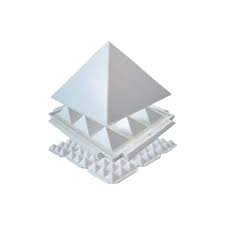Plastic White Pyramid 2 X 2 (9/1)