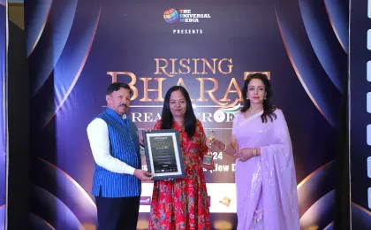 Archana Kanungo receiving award