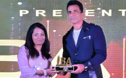 Archana Kanungo receiving award